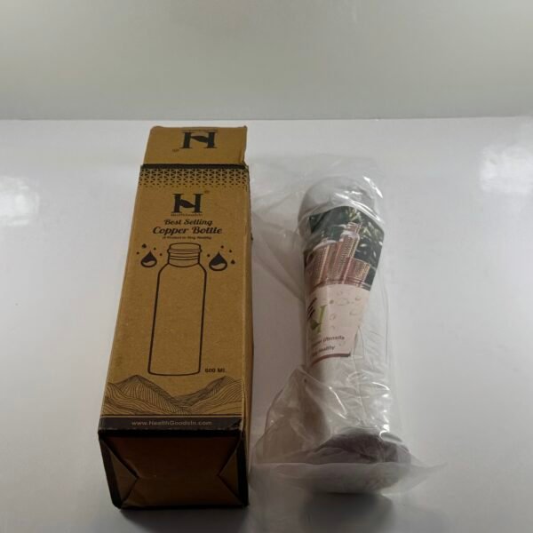 HealthGoodsIn - Botella de agua de cobre puro martillado con asa de transporte de 600 ml (20.28 onzas líquidas) | Botella de agua sin costuras a prueba de fugas para beneficios ayurvédicos.