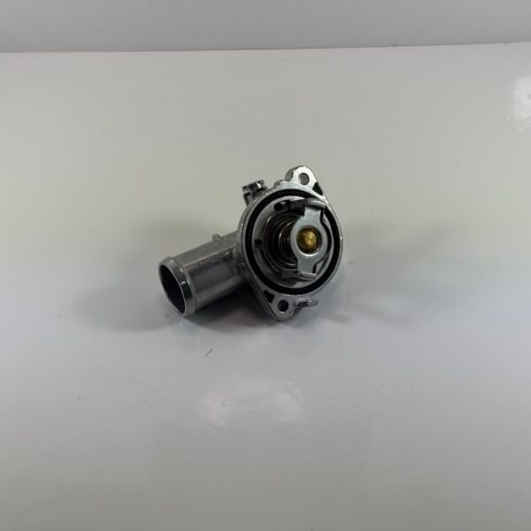Ensamble de carcasa de termostato de aluminio mejorado. Reemplaza parte # 5184570AH, 902-3036. Compatible con Dodge Journey & Grand Caravan 2011-2021, Chrysler Town & Country, Dodge Avenger y VW Routan.